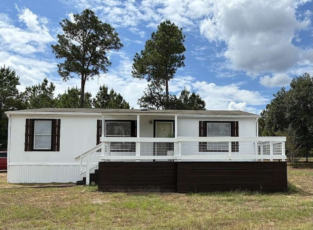 2.58 Acres of Land with Home for Sale in Columbus, Texas