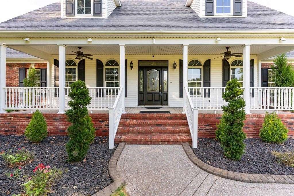 8.59 Acres of Land with Home for Sale in Owensboro, Kentucky