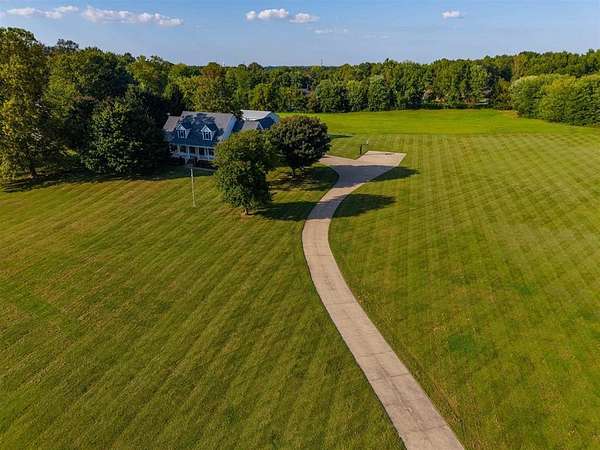 8.59 Acres of Land with Home for Sale in Owensboro, Kentucky