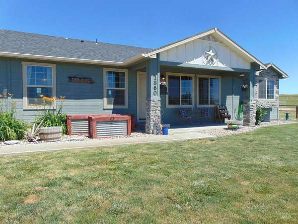 8.88 Acres of Land with Home for Sale in Vale, Oregon