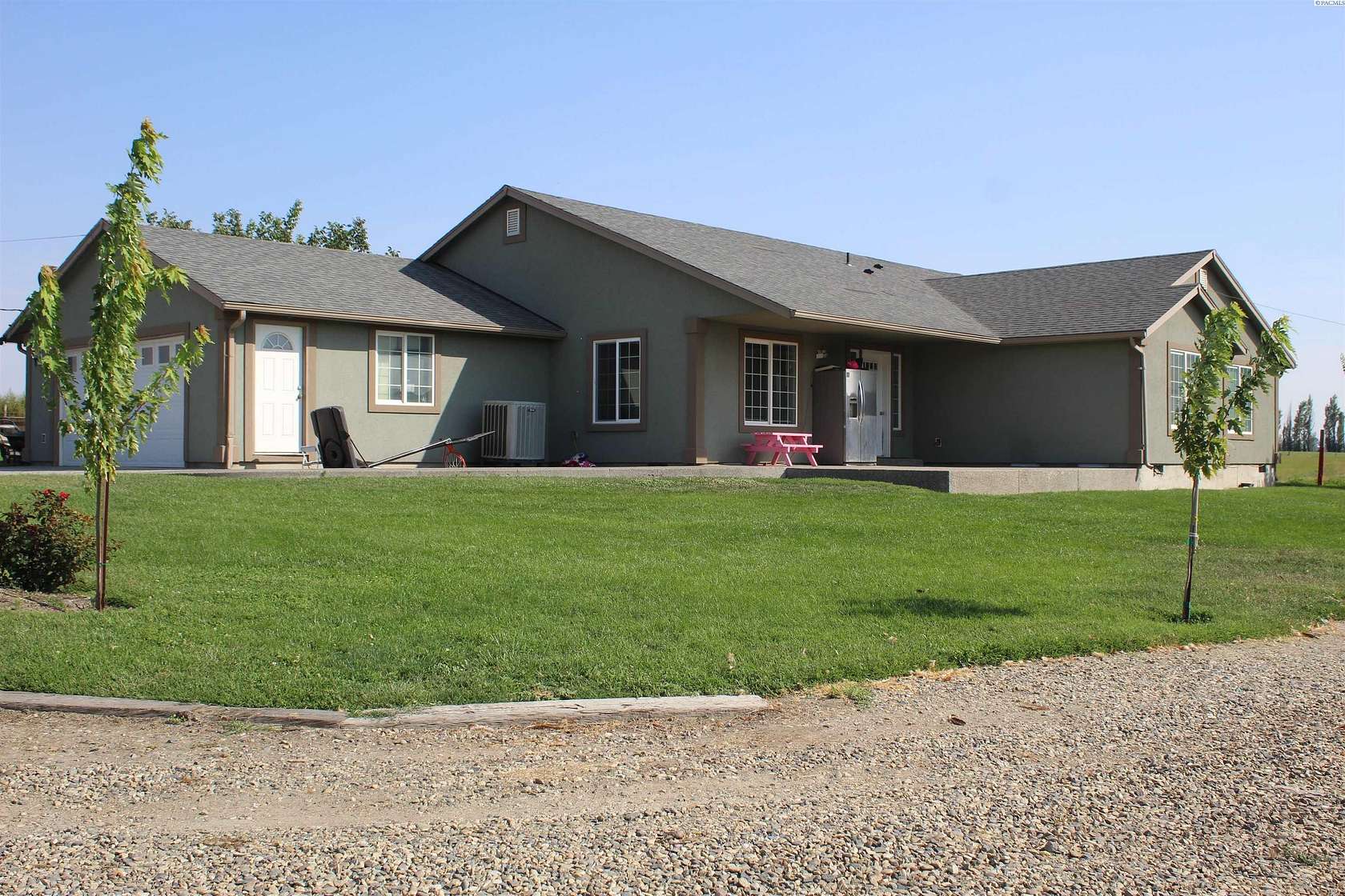 7.75 Acres of Land with Home for Sale in Sunnyside, Washington