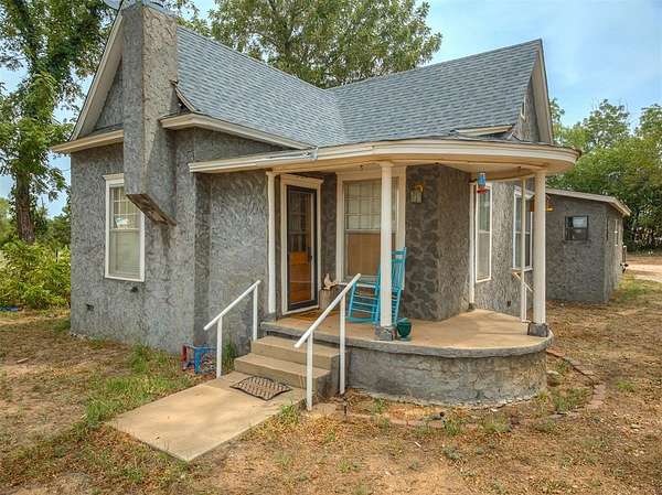 20 Acres of Recreational Land with Home for Sale in Hennessey, Oklahoma