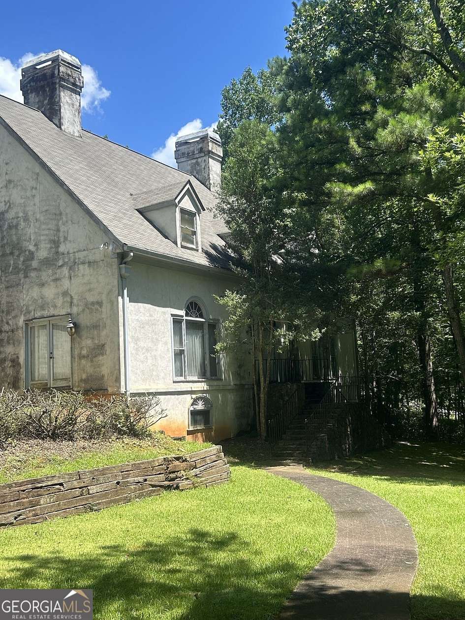 4 Acres of Land with Home for Sale in South Fulton, Georgia