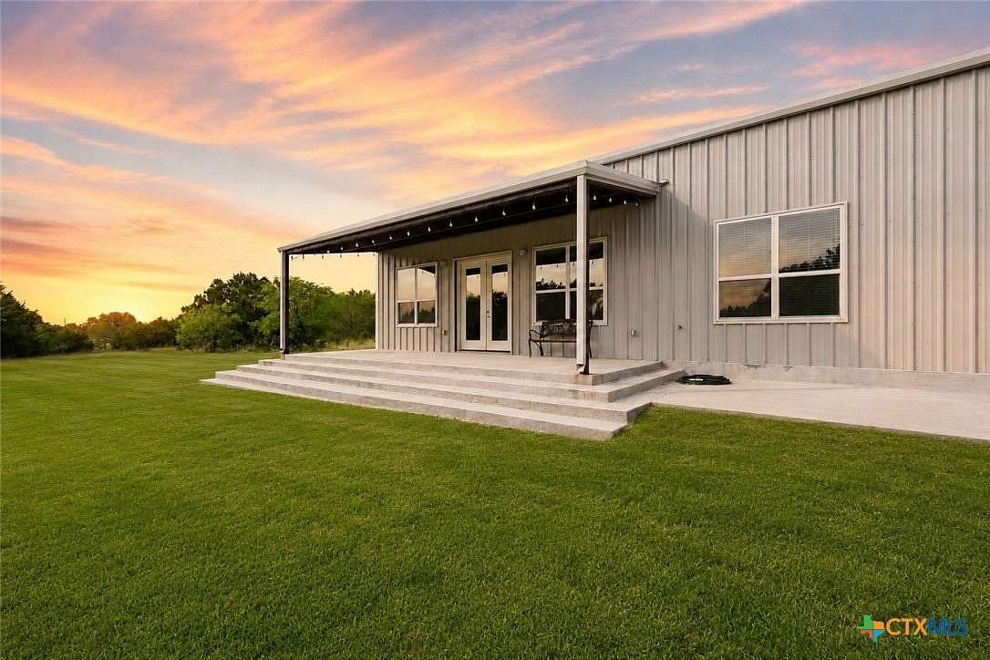 15.6 Acres of Land with Home for Sale in Jonesboro, Texas