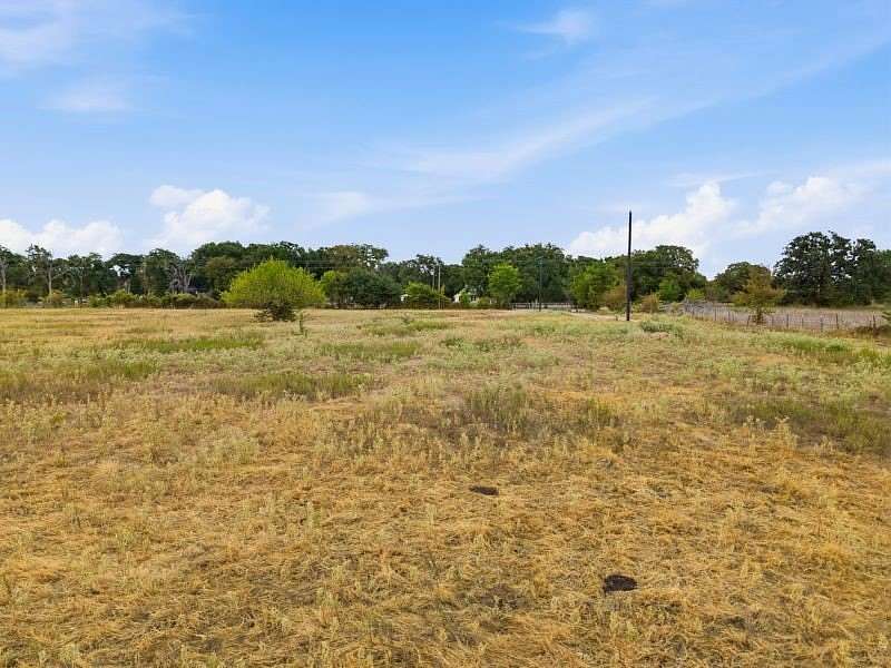 1.32 Acres of Mixed-Use Land for Sale in Kemp, Texas