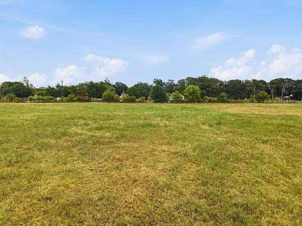 1.47 Acres of Mixed-Use Land for Sale in Kemp, Texas