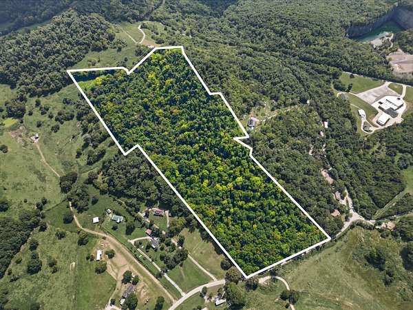 33.5 Acres of Land for Sale in Carthage, Tennessee