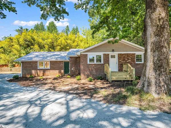 1.62 Acres of Improved Mixed-Use Land for Sale in Landrum, South Carolina