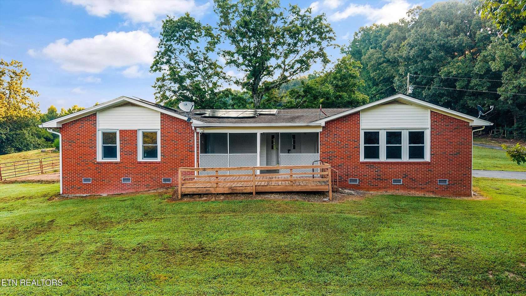 20 Acres of Land with Home for Sale in Philadelphia, Tennessee