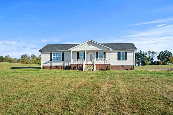 6 Acres of Land with Home for Lease in Portland, Tennessee