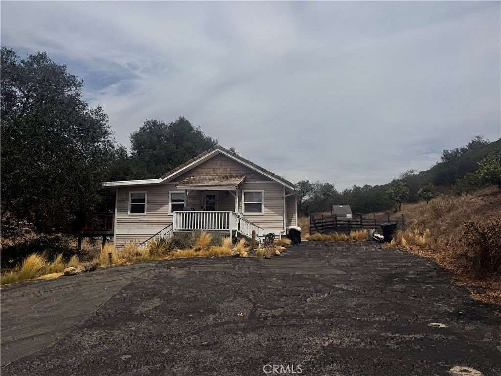 12 Acres of Land with Home for Lease in Temecula, California