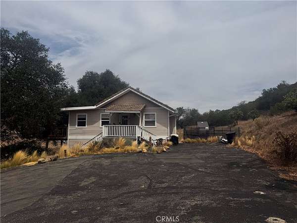 12 Acres of Land with Home for Lease in Temecula, California