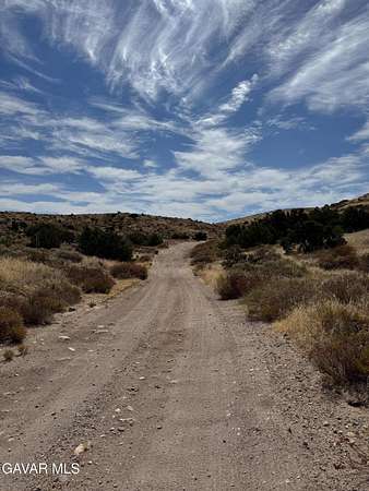 20 Acres of Land for Sale in Palmdale, California