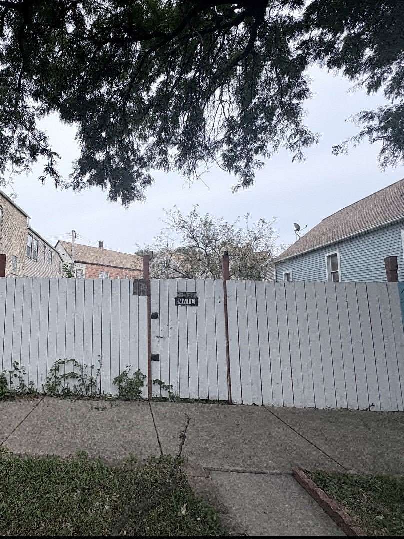0.05 Acres of Residential Land for Sale in Chicago, Illinois