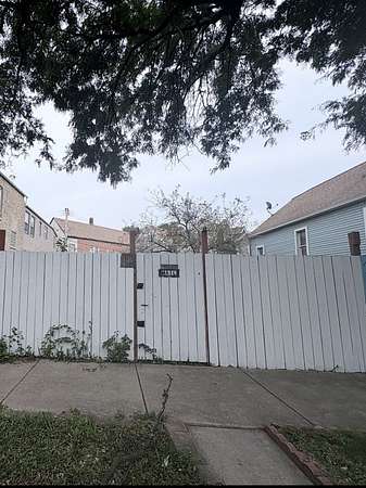 0.05 Acres of Residential Land for Sale in Chicago, Illinois