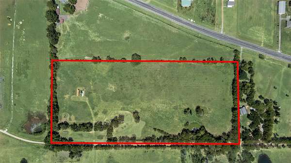 15.7 Acres of Agricultural Land for Sale in Savoy, Texas