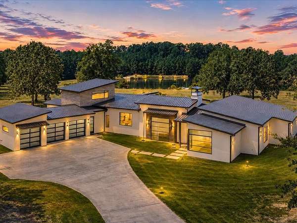 2 Acres of Land with Home for Sale in Nacogdoches, Texas