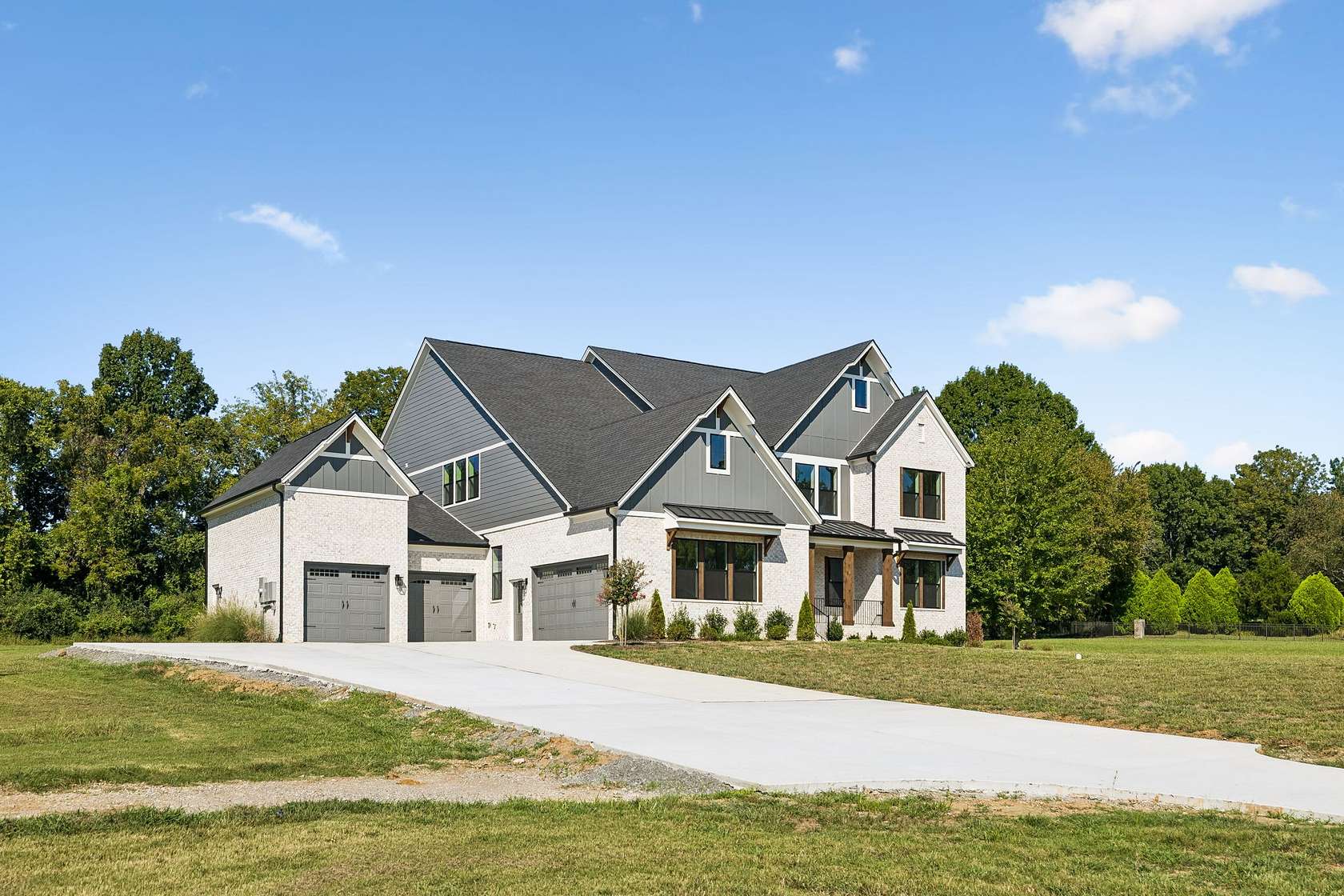 4.88 Acres of Land with Home for Sale in Brentwood, Tennessee