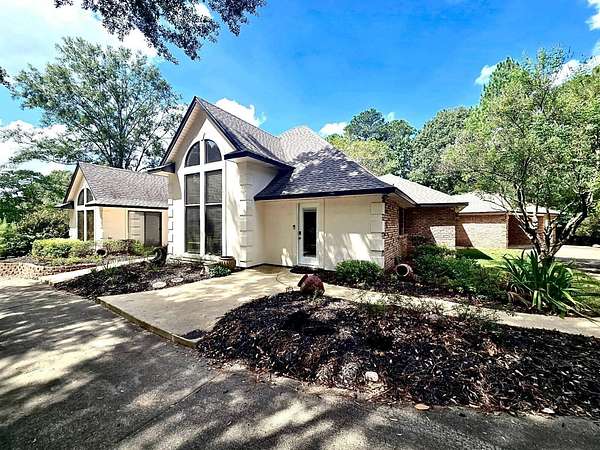 2.76 Acres of Land with Home for Sale in Pineville, Louisiana