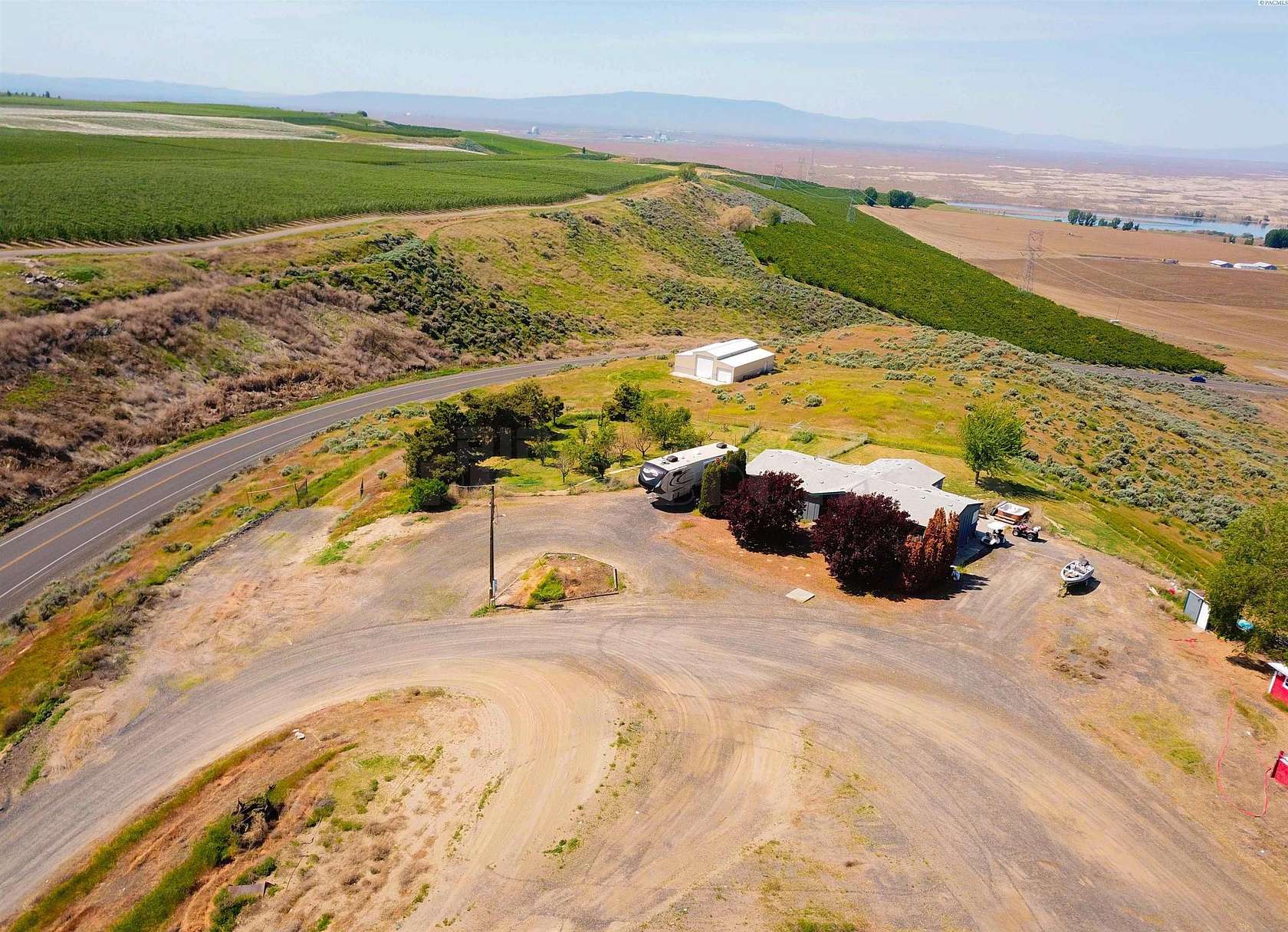 7.34 Acres of Land with Home for Sale in Eltopia, Washington