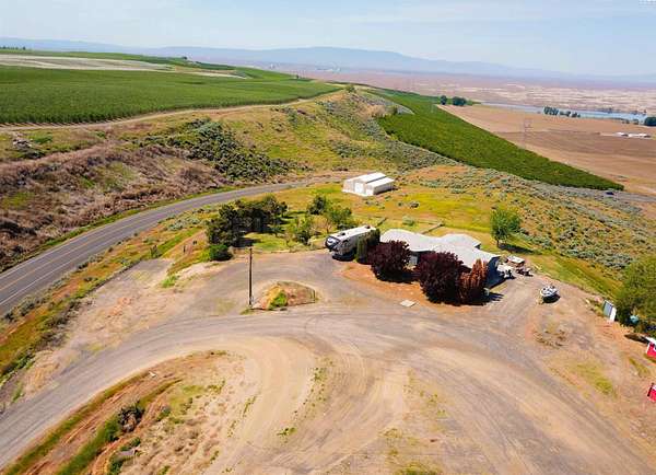 7.34 Acres of Land with Home for Sale in Eltopia, Washington