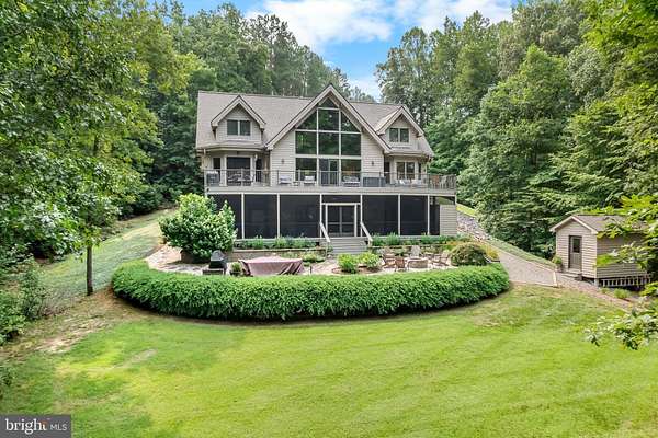 4.78 Acres of Land with Home for Sale in Warsaw, Virginia