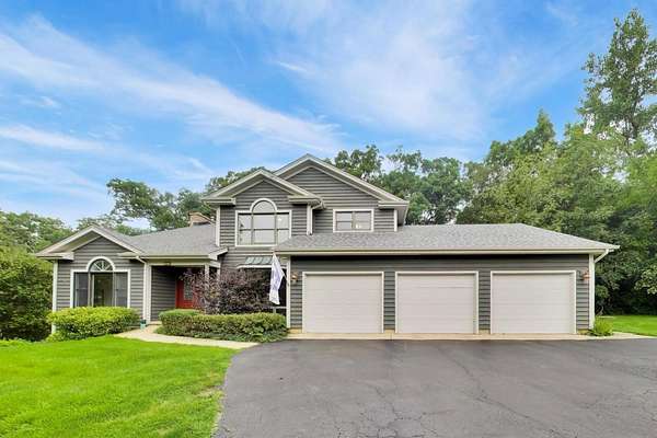 2.5 Acres of Land with Home for Sale in North Barrington, Illinois