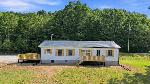 2.9 Acres of Land with Home for Sale in Somerset, Kentucky