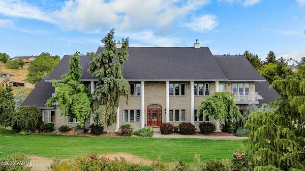 4 Acres of Land with Home for Sale in Yakima, Washington