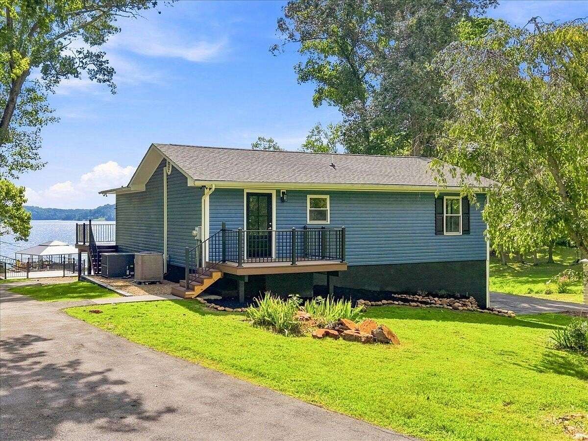 3.9 Acres of Land with Home for Sale in Dandridge, Tennessee