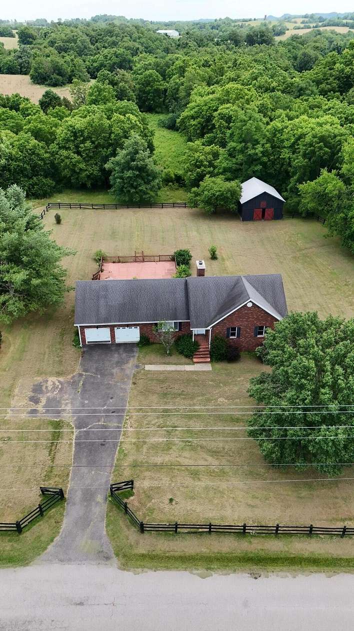 15.2 Acres of Recreational Land with Home for Sale in Danville, Kentucky