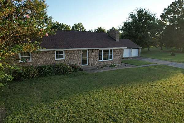 20 Acres of Land with Home for Sale in Vienna, Illinois