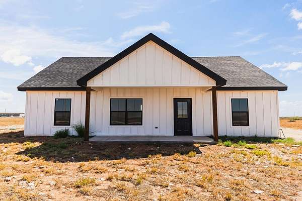 2.5 Acres of Land with Home for Sale in Seminole, Texas
