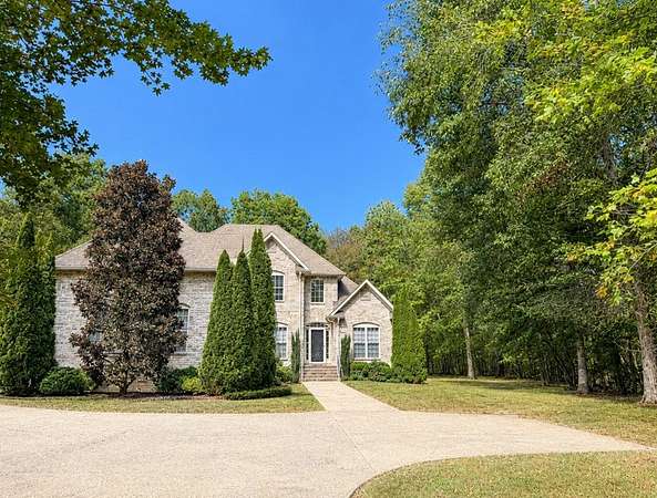 5 Acres of Land with Home for Lease in Manchester, Tennessee