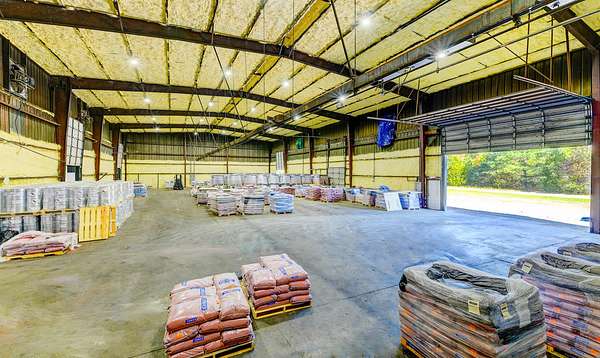 14 Acres of Improved Commercial Land for Sale in Centerville, Tennessee