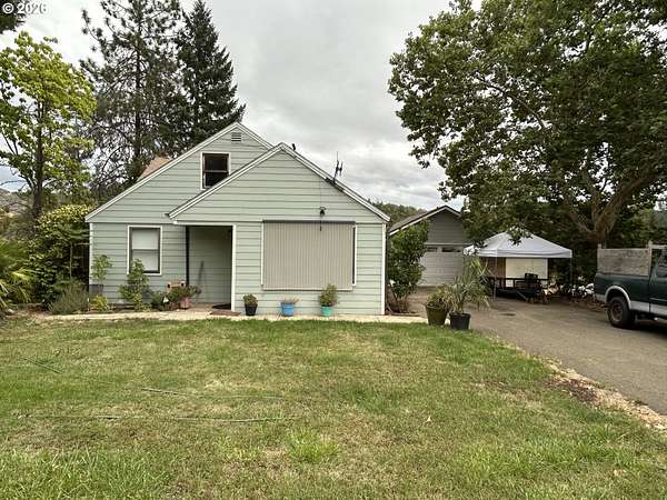 4.59 Acres of Land with Home for Sale in Myrtle Creek, Oregon