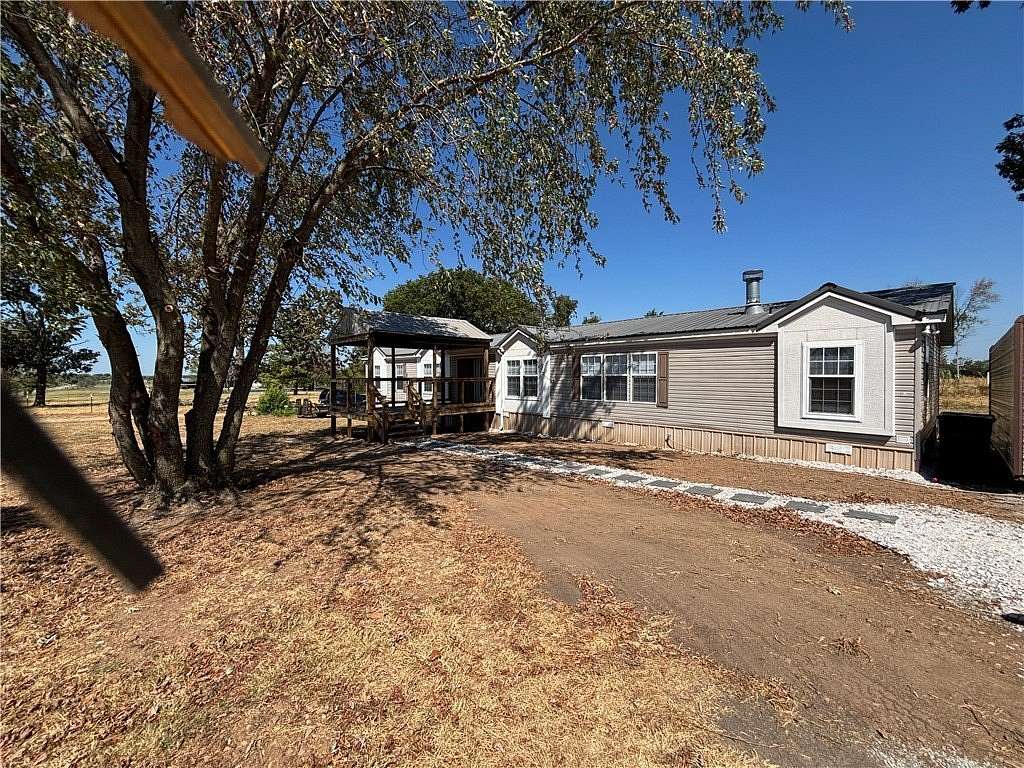 1.75 Acres of Land with Home for Lease in Maysville, Arkansas