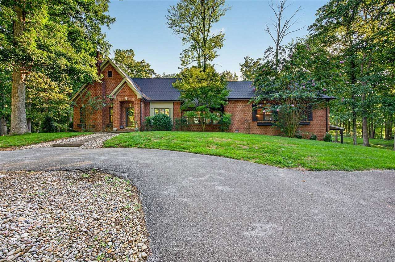 10 Acres of Recreational Land with Home for Sale in Bowling Green, Kentucky