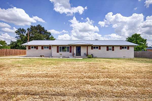 5.26 Acres of Land with Home for Sale in Malakoff, Texas