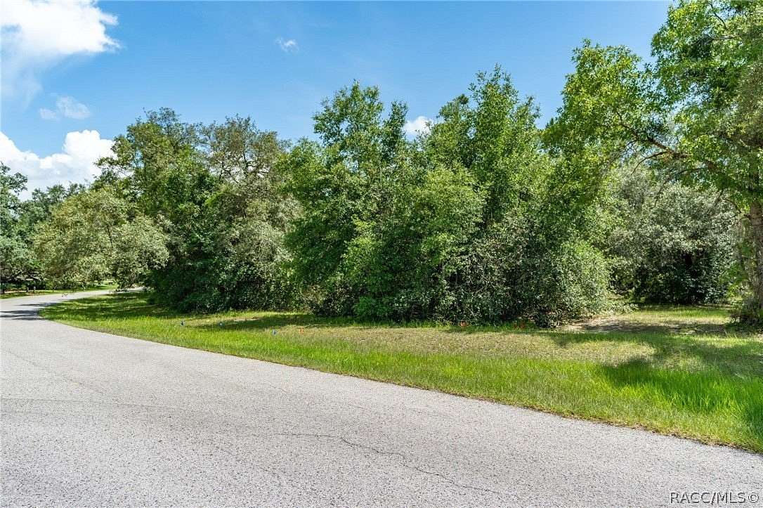 0.75 Acres of Residential Land for Sale in Lecanto, Florida