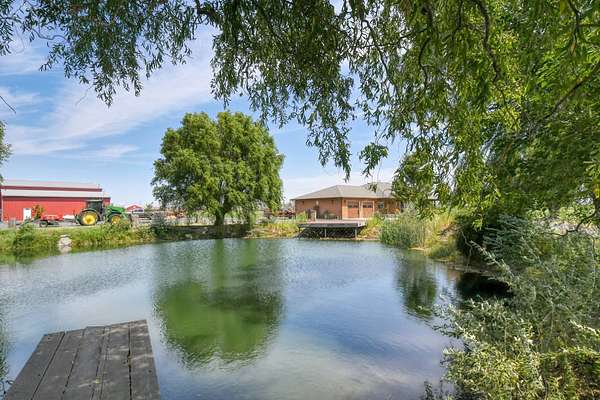 38.5 Acres of Land with Home for Sale in Hermiston, Oregon