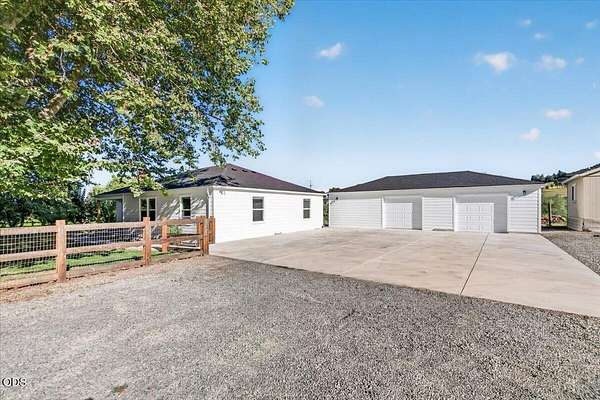 2 Acres of Land with Home for Sale in Medford, Oregon