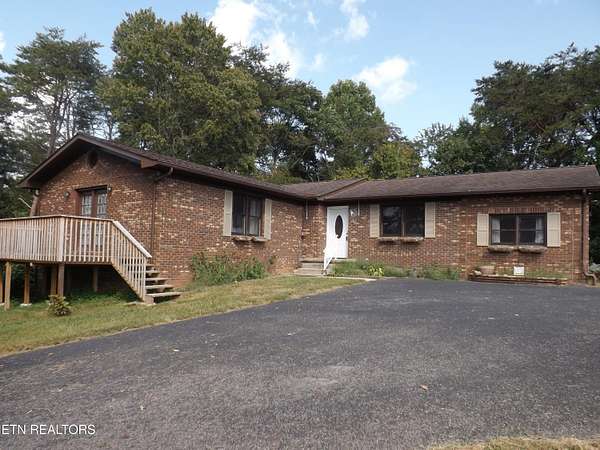 1.7 Acres of Land with Home for Sale in Harrogate, Tennessee