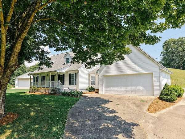 4 Acres of Land with Home for Sale in Murrayville, Georgia