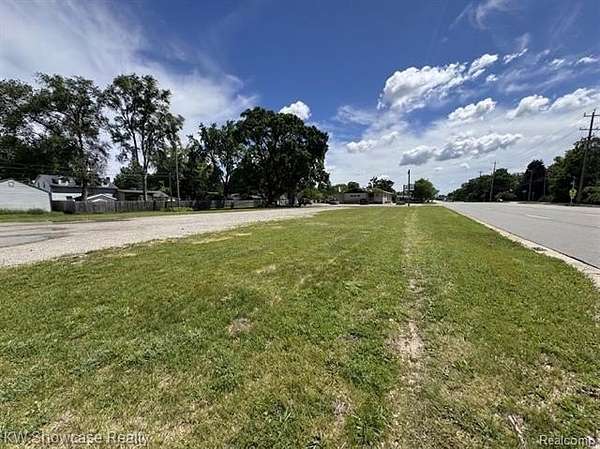 0.13 Acres of Commercial Land for Sale in Waterford, Michigan