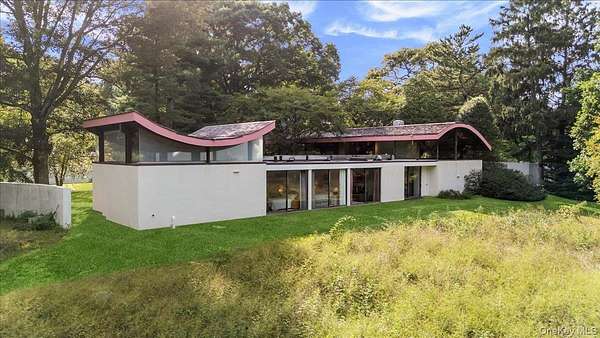 5 Acres of Land with Home for Sale in Matinecock, New York
