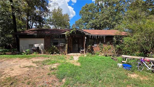 1.55 Acres of Land with Home for Sale in Morrilton, Arkansas