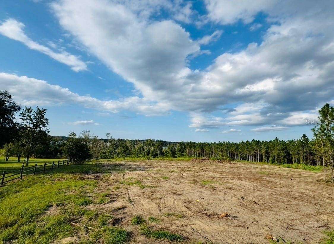 3 Acres of Land for Sale in Ocklawaha, Florida
