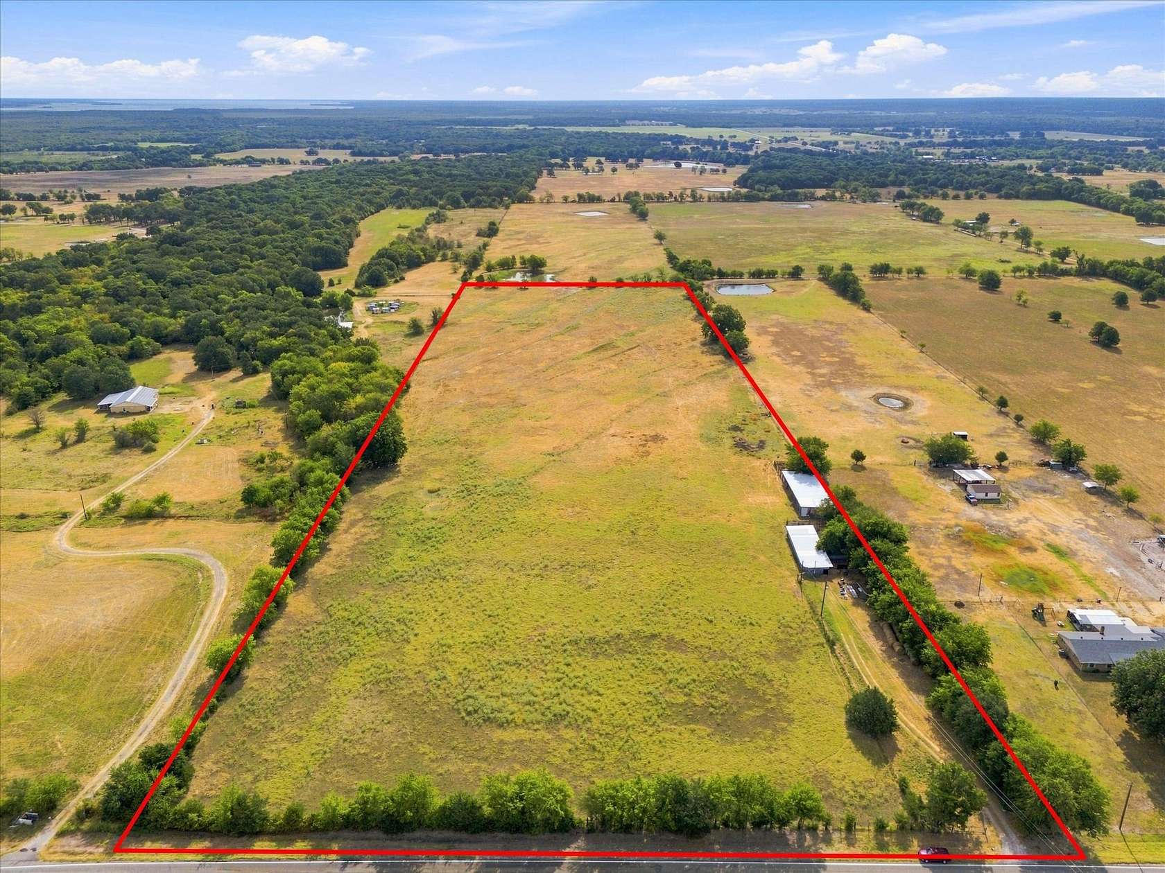 21.4 Acres of Agricultural & Residential Land for Sale in Commerce, Texas