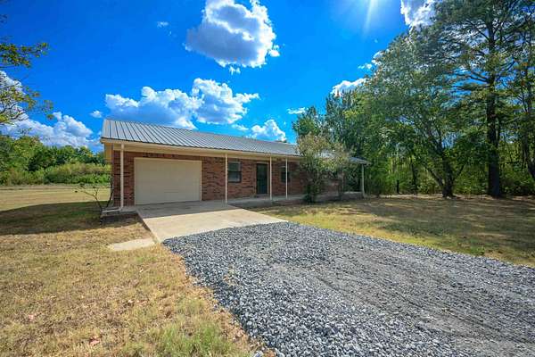 1.73 Acres of Land with Home for Sale in Salado, Arkansas